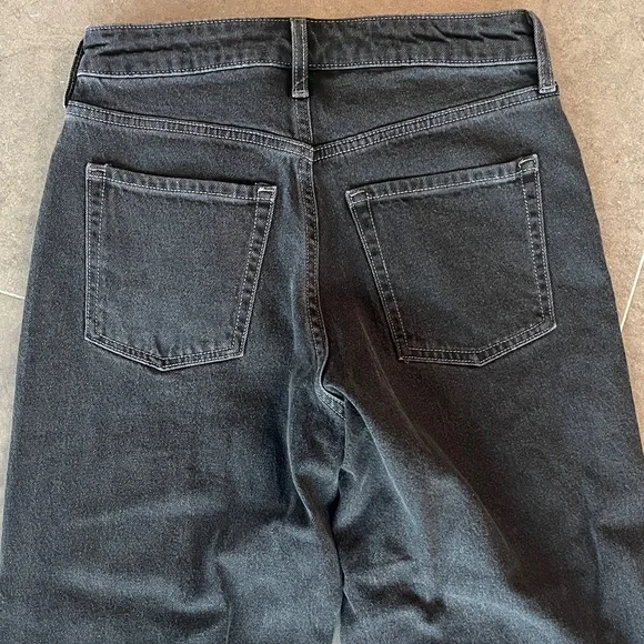 Old Navy Extra High-Rise Sky-Hi Wide Leg two-toned Jean w/secret smooth pockets. - Picture 6 of 6